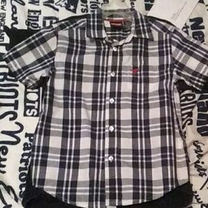 Boys short sleeve button down size is 4/5